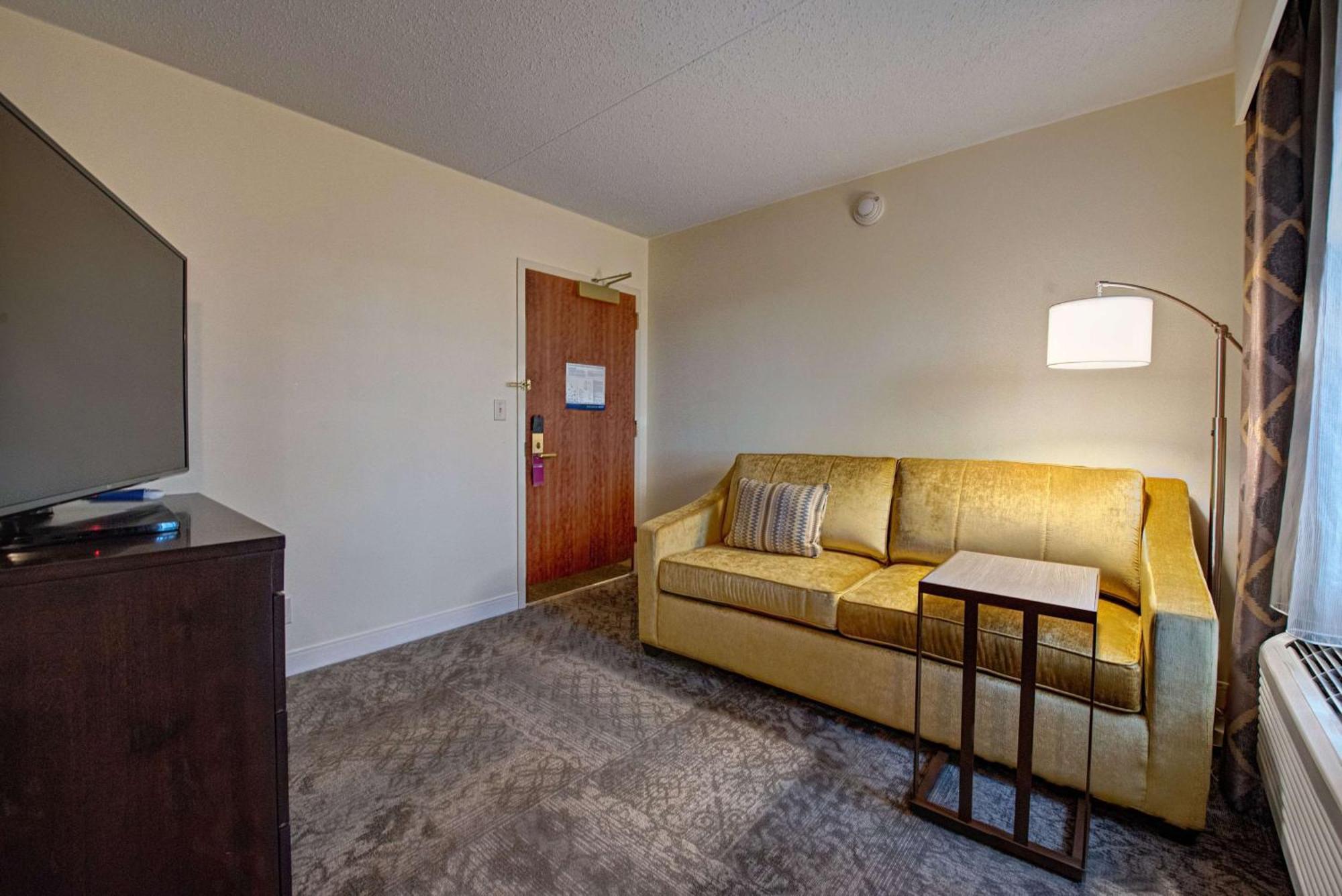Hampton Inn & Suites By Hilton - Rockville Centre Exteriér fotografie